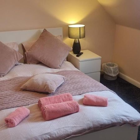 Swindon 6 Deluxe Doubles 2 With En Suite In Large House - No Pets Екстериор снимка