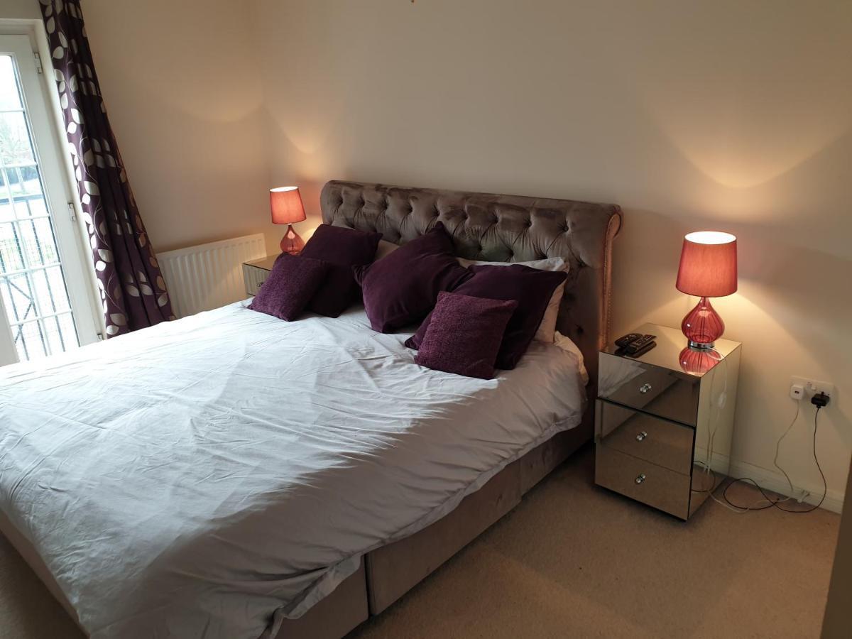 Swindon 6 Deluxe Doubles 2 With En Suite In Large House - No Pets Екстериор снимка